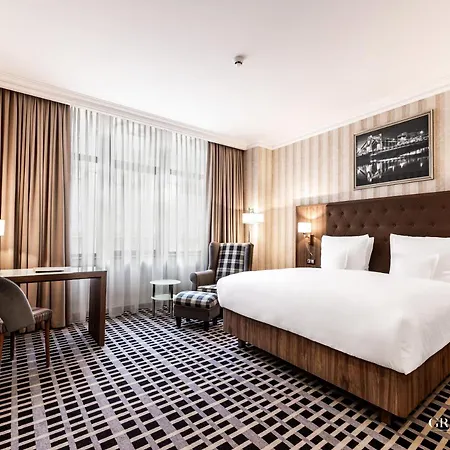 Hotell Grand 4*