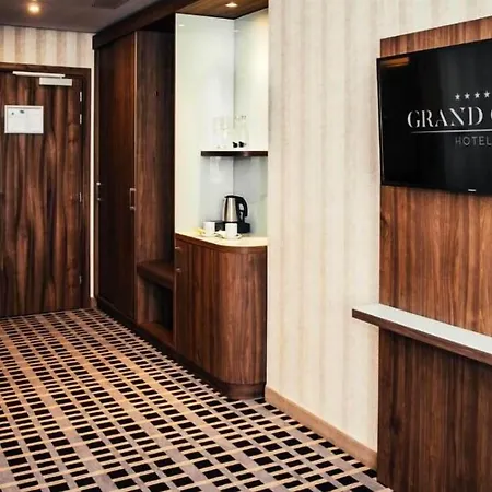 Grand מלון